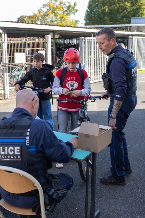 police municipale verification collegiens (4). webjpg