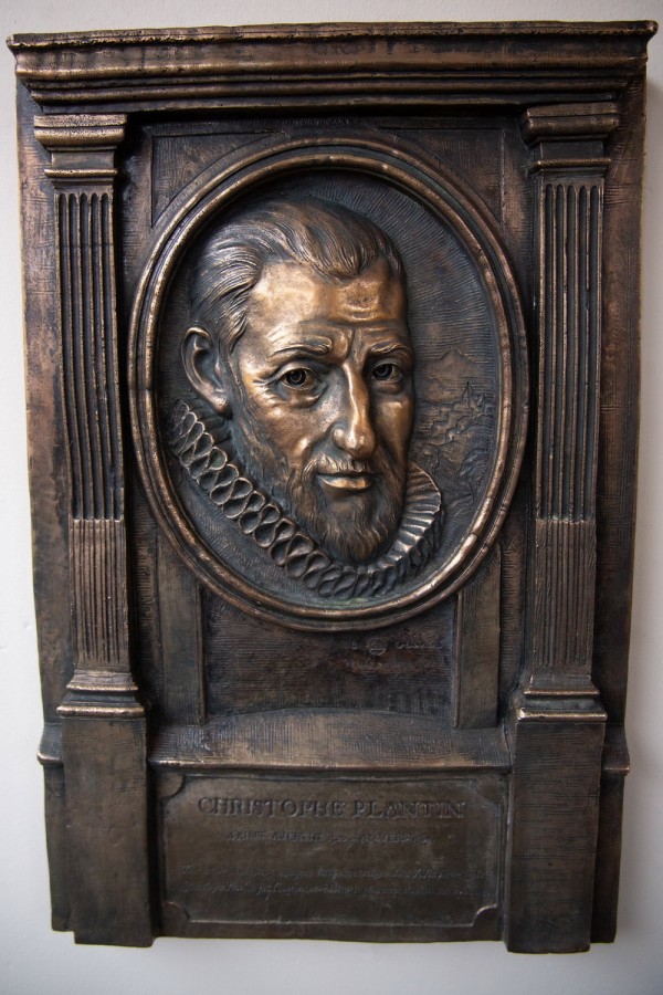 Stèle commémorative en hommage à Christophe Plantin (8)